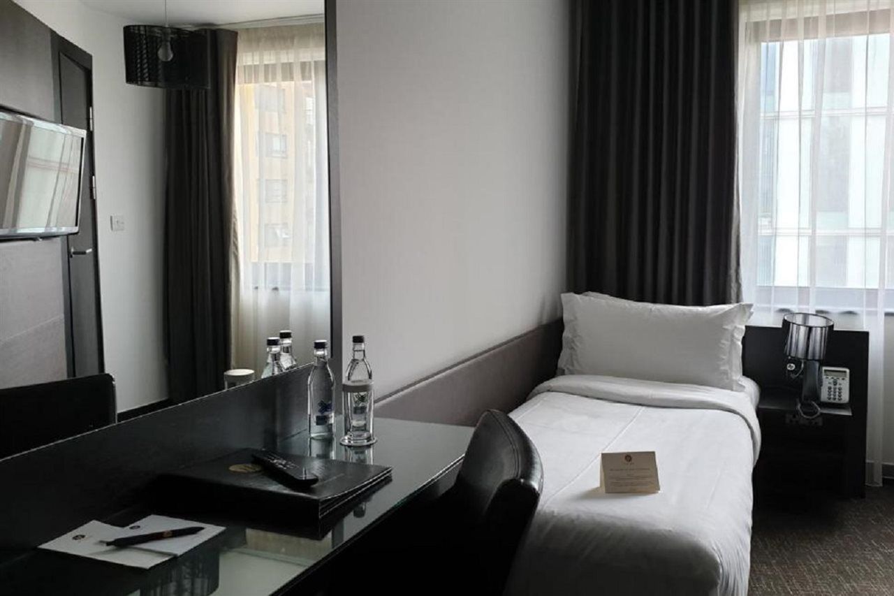 The Westbridge Hotel Stratford Londres Exterior foto